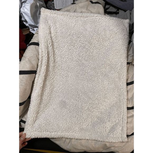 UGG Reversible Quilted Fleece Sham Pillow Cover - Picture 3 of 3